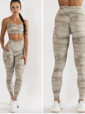 Alphalete Surface Power Legging in Desert Camo Size Small